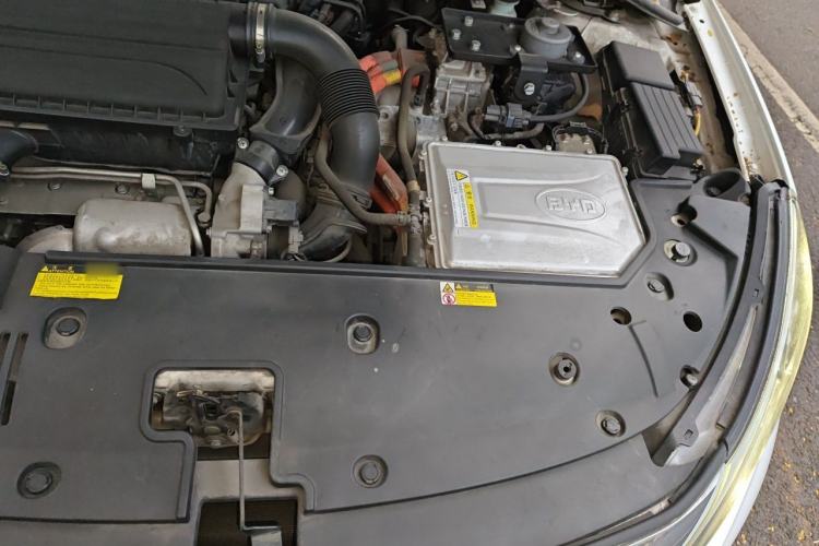 Used BYD Qin New Energy 2015 1.5T Dual-Crown Flagship Plus Edition Engine Bay Left