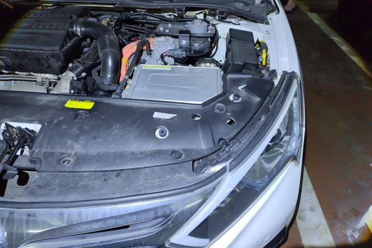 Used BYD Qin New Energy 2015 1.5T Dual-Crown Flagship Plus Edition Engine Bay Left