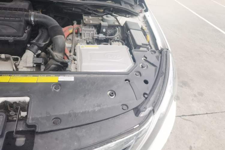Used BYD Qin New Energy 2015 1.5T Dual-Crown Flagship Plus Edition Engine Bay Left