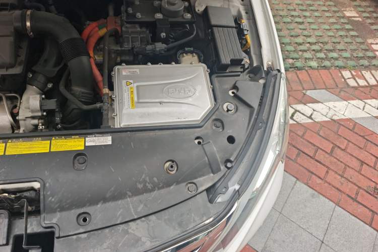 Used BYD Qin New Energy 2015 1.5T Dual-Crown Flagship Plus Edition Engine Bay Left