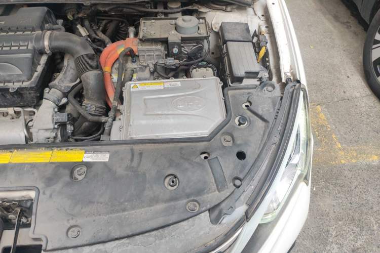 Used BYD Qin New Energy 2015 1.5T Dual-Crown Flagship Plus Edition Engine Bay Left