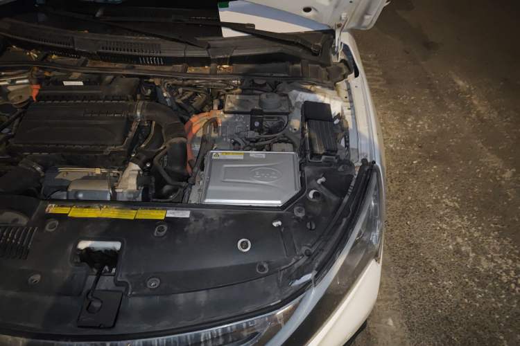 Used BYD Qin New Energy 2015 1.5T Dual-Crown Flagship Edition Engine Bay Left