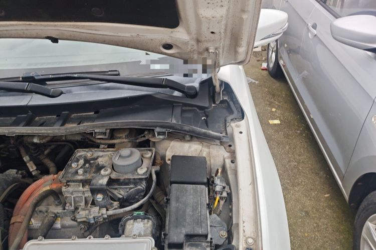 Used BYD Qin New Energy 2015 1.5T Dual-Crown Flagship Plus Edition Engine Bay Left