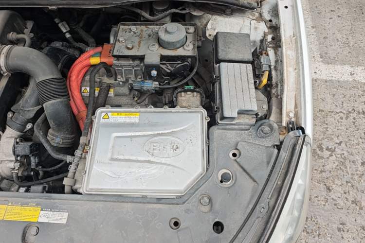 Used BYD Qin New Energy 2015 1.5T Dual-Crown Flagship Plus Edition Engine Bay Left