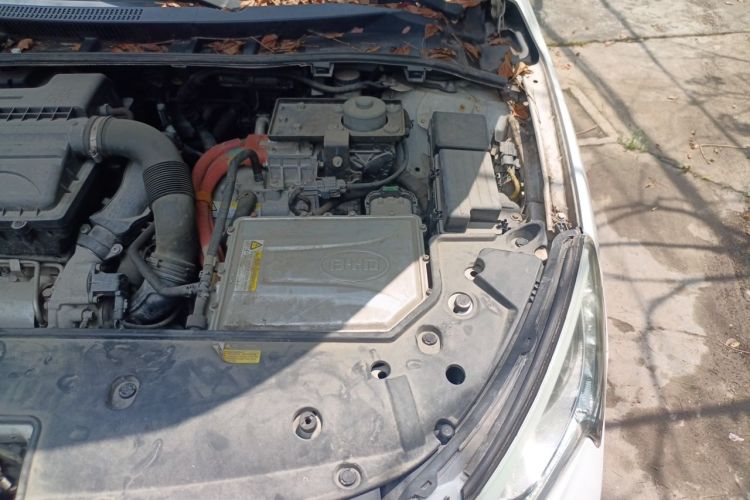 Used BYD Qin New Energy 2015 1.5T Dual-Crown Flagship Plus Edition Engine Bay Left