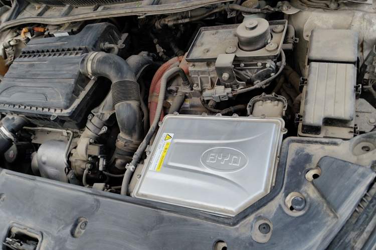 Used BYD Qin New Energy 2015 1.5T Dual-Crown Flagship Edition Engine Bay Left