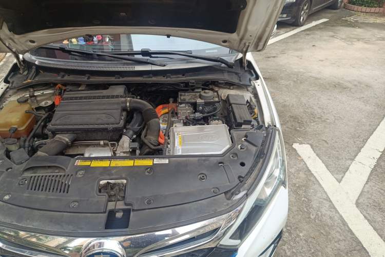 Used BYD Qin New Energy 2015 1.5T Dual-Crown Flagship Plus Edition Engine Bay Left