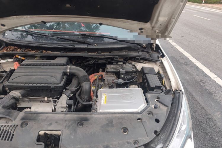 Used BYD Qin New Energy 2015 1.5T Dual-Crown Flagship Edition Engine Bay Left