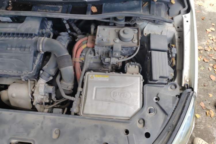 Used BYD Qin New Energy 2015 1.5T Dual-Crown Flagship Plus Edition Engine Bay Left