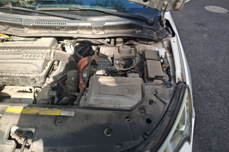Used BYD Qin New Energy 2015 1.5T Dual-Crown Flagship Plus Edition Engine Bay Left