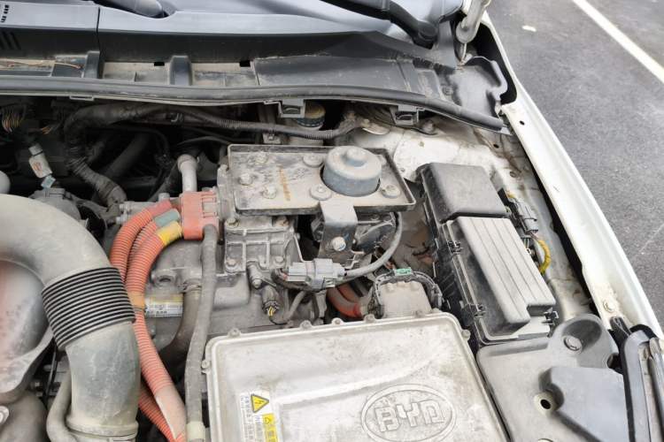 Used BYD Qin New Energy 2015 1.5T Dual-Crown Flagship Plus Edition Engine Bay Left