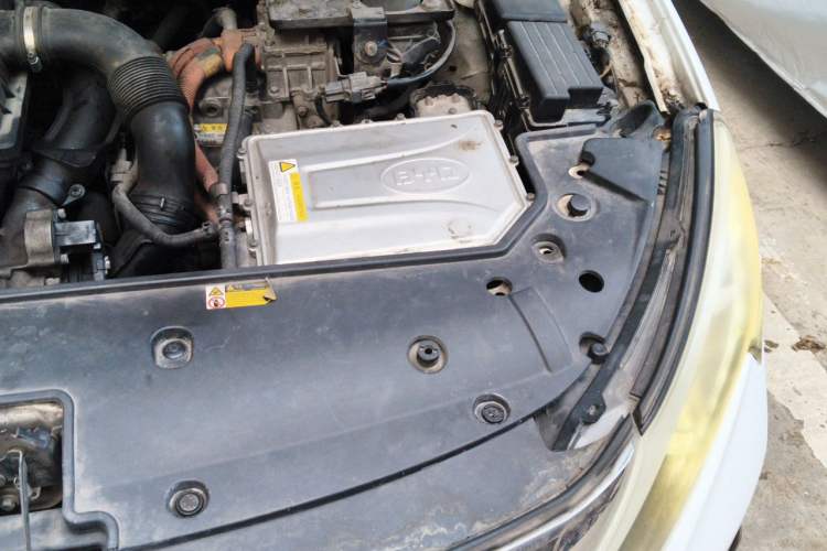 Used BYD Qin New Energy 2015 1.5T Dual-Crown Flagship Plus Edition Engine Bay Left