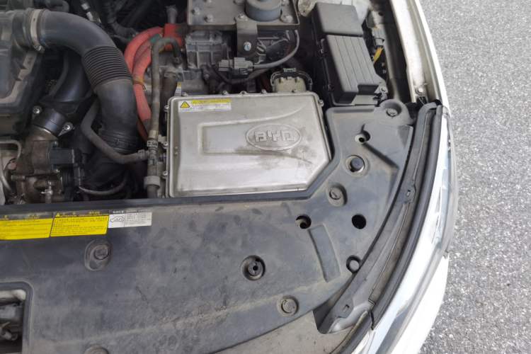 Used BYD Qin New Energy 2015 1.5T Dual-Crown Flagship Plus Edition Engine Bay Left