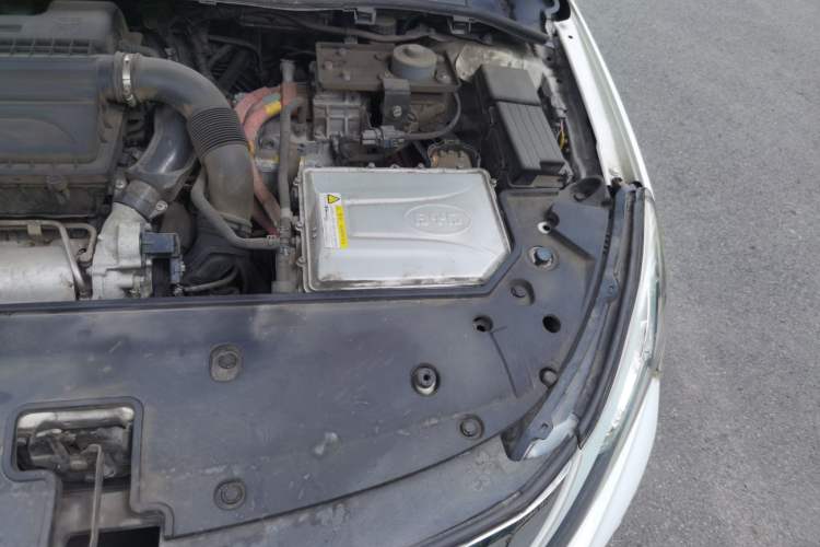 Used BYD Qin New Energy 2015 1.5T Dual-Crown Flagship Plus Edition Engine Bay Left