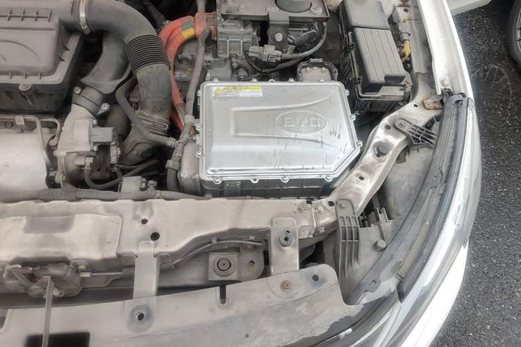 Used BYD Qin New Energy 2015 1.5T Dual-Crown Flagship Plus Edition Engine Bay Left