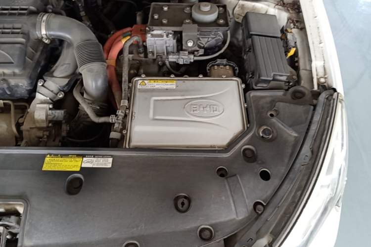 Used BYD Qin New Energy 2015 1.5T Dual-Crown Flagship Plus Edition Engine Bay Left