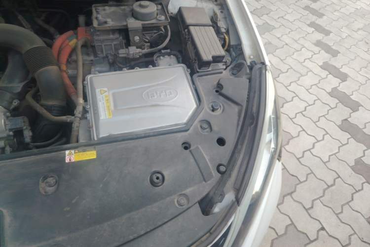 Used BYD Qin New Energy 2015 1.5T Dual-Crown Flagship Plus Edition Engine Bay Left