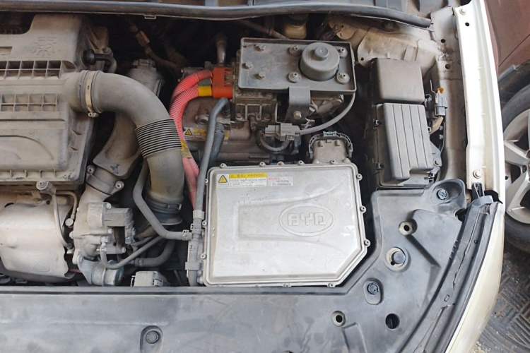 Used BYD Qin New Energy 2015 1.5T Dual-Crown Flagship Plus Edition Engine Bay Left