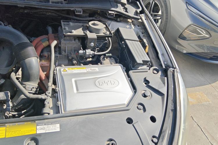 Used BYD Qin New Energy 2015 1.5T Dual-Crown Flagship Edition Engine Bay Left