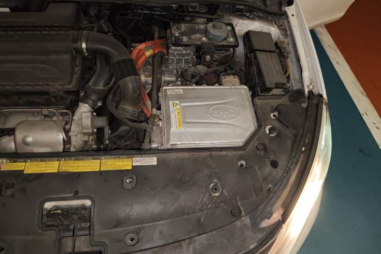 Used BYD Qin New Energy 2015 1.5T Dual-Crown Flagship Plus Edition Engine Bay Left