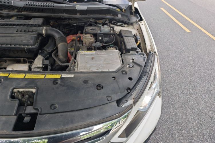 Used BYD Qin New Energy 2015 1.5T Dual-Crown Flagship Edition Engine Bay Left