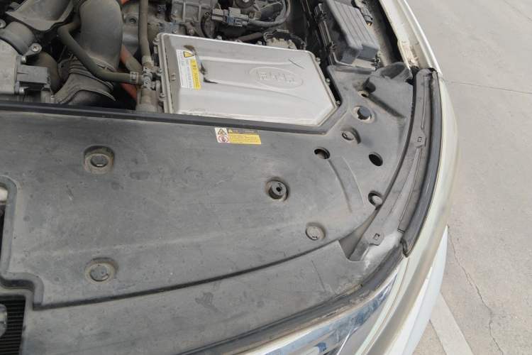 Used BYD Qin New Energy 2015 1.5T Dual-Crown Flagship Plus Edition Engine Bay Left