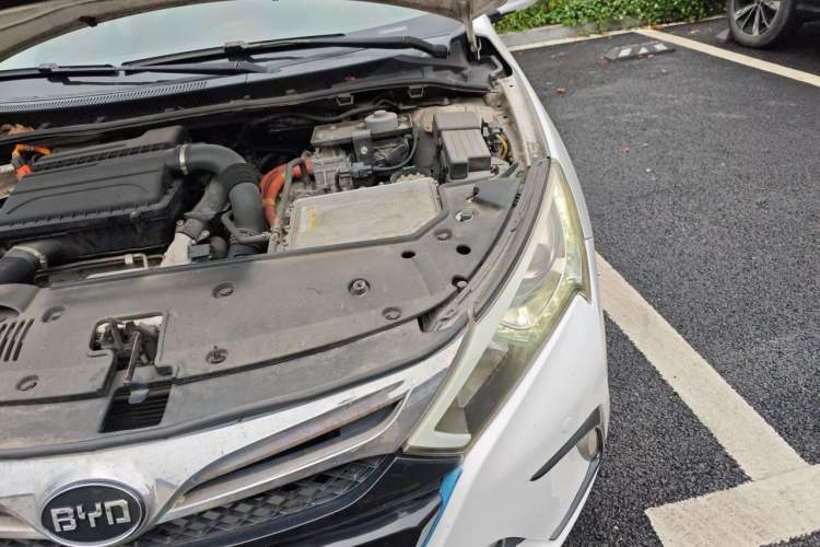Used BYD Qin New Energy 2015 1.5T Dual-Crown Flagship Plus Edition Engine Bay Left