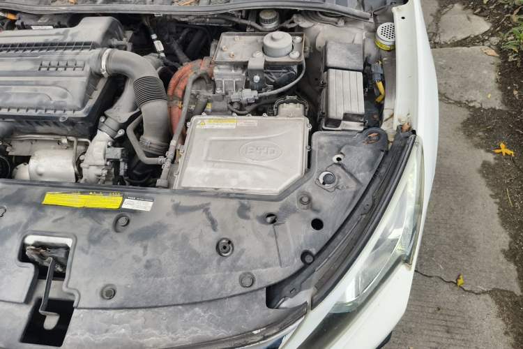Used BYD Qin New Energy 2015 1.5T Dual-Crown Flagship Plus Edition Engine Bay Left