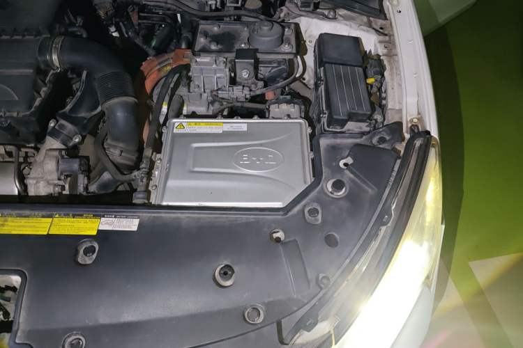 Used BYD Qin New Energy 2015 1.5T Dual-Crown Flagship Edition Engine Bay Left