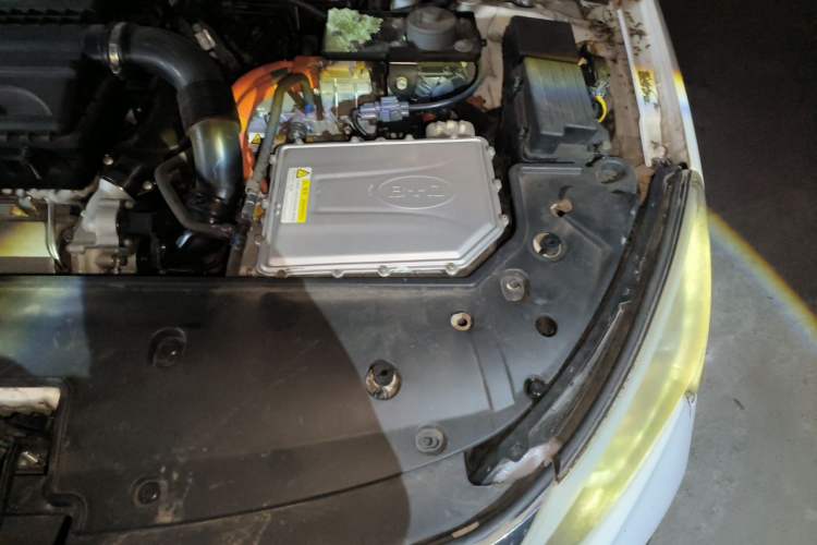 Used BYD Qin New Energy 2015 1.5T Dual-Crown Flagship Edition Engine Bay Left