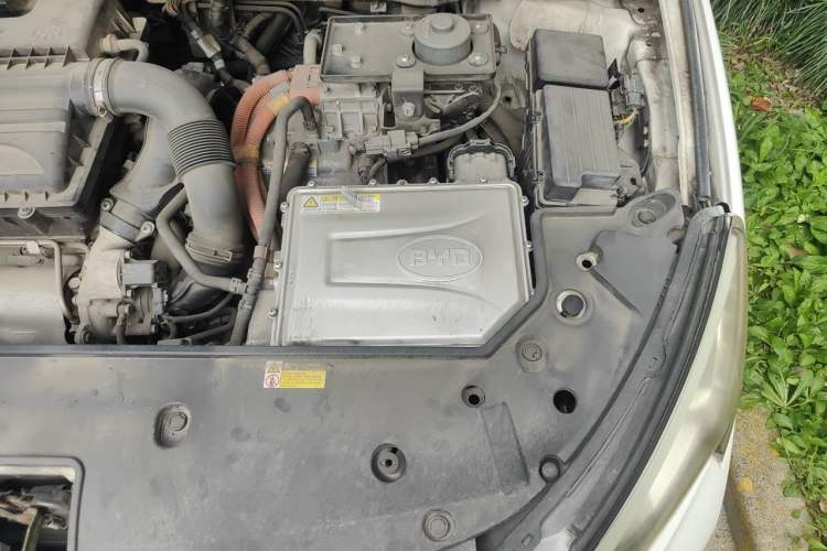 Used BYD Qin New Energy 2015 1.5T Dual-Crown Flagship Plus Edition Engine Bay Left