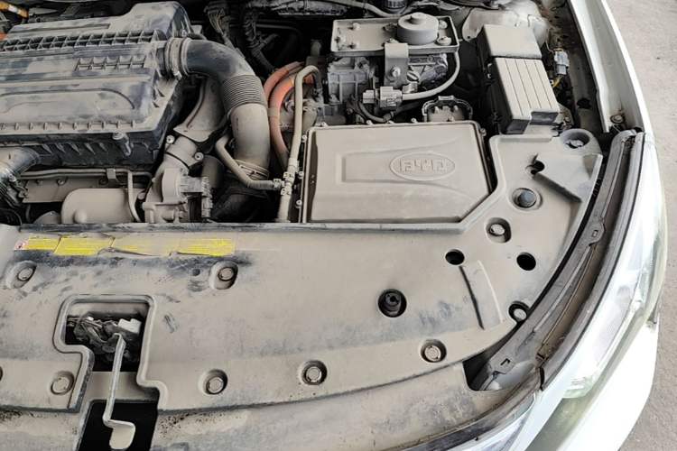 Used BYD Qin New Energy 2015 1.5T Dual-Crown Flagship Plus Edition Engine Bay Left
