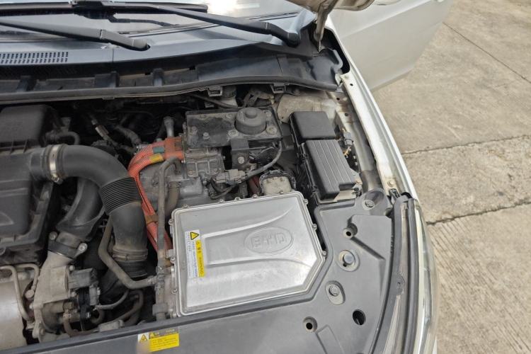 Used BYD Qin New Energy 2015 1.5T Dual-Crown Flagship Plus Edition Engine Bay Left