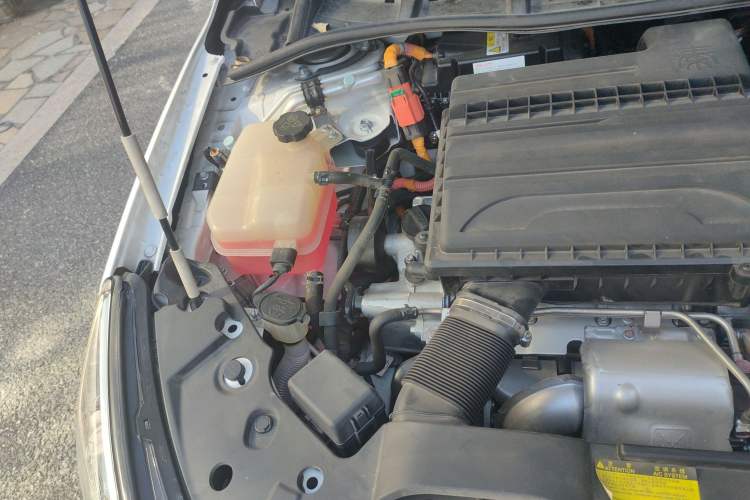 Used BYD Qin New Energy 2015 1.5T Dual-Crown Flagship Plus Edition Engine Bay Right