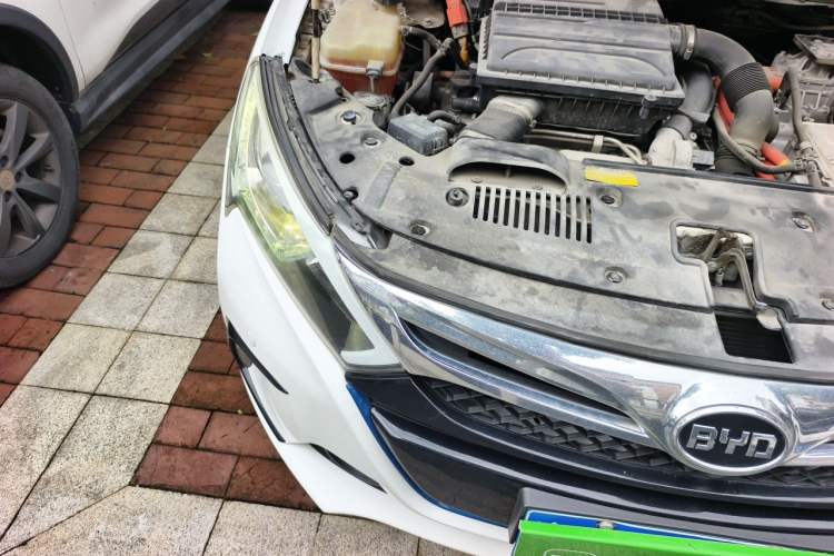 Used BYD Qin New Energy 2015 1.5T Dual-Crown Flagship Plus Edition Engine Bay Right