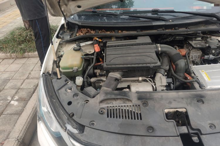 Used BYD Qin New Energy 2015 1.5T Dual-Crown Flagship Edition Engine Bay Right