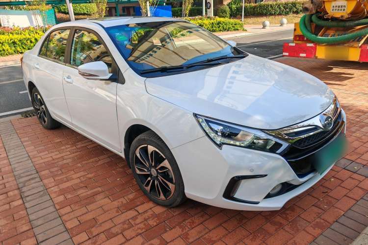 Used BYD Qin New Energy 2015 1.5T Dual-Crown Flagship Plus Edition Exterior 2