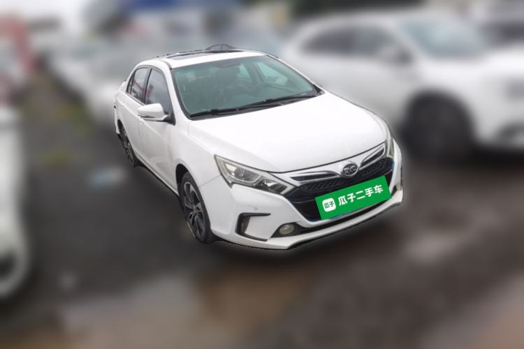 Used BYD Qin New Energy 2015 1.5T Dual-Crown Flagship Plus Edition Front Right 45 Deg
