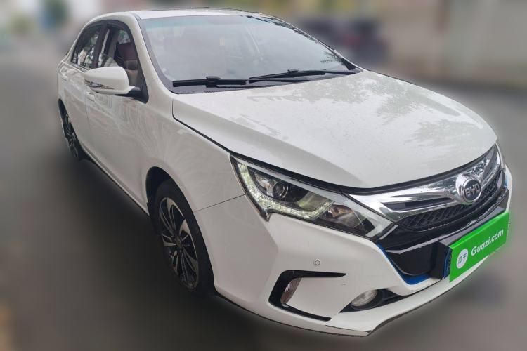 Used BYD Qin New Energy 2015 1.5T Dual-Crown Flagship Plus Edition Front Right 45 Deg