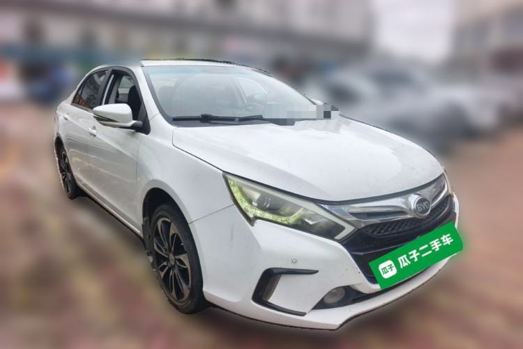 Used BYD Qin New Energy 2015 1.5T Dual-Crown Flagship Plus Edition Front Right 45 Deg