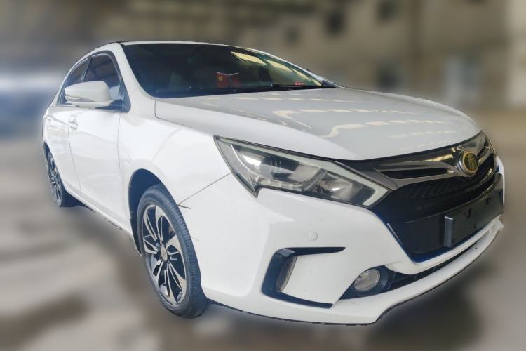 Used BYD Qin New Energy 2015 1.5T Dual-Crown Flagship Plus Edition Front Right 45 Deg