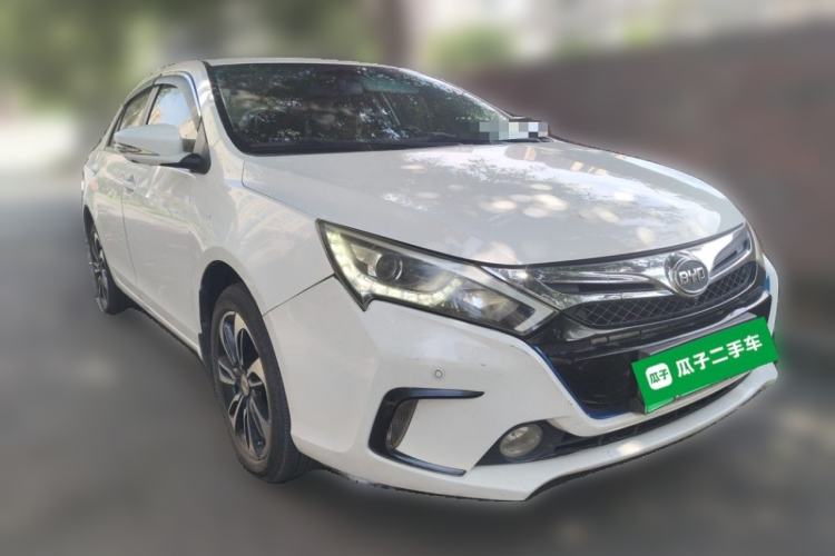 Used BYD Qin New Energy 2015 1.5T Dual-Crown Flagship Edition Front Right 45 Deg