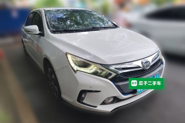 Used BYD Qin New Energy 2015 1.5T Dual-Crown Flagship Edition Front Right 45 Deg