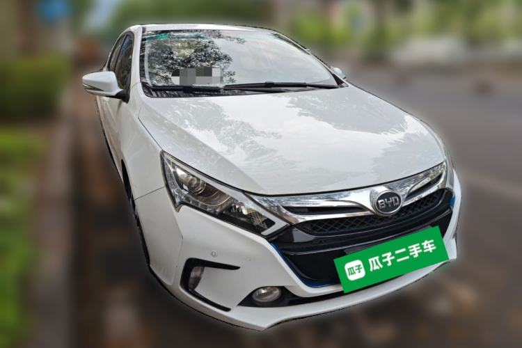 Used BYD Qin New Energy 2015 1.5T Dual-Crown Flagship Plus Edition Front Right 45 Deg