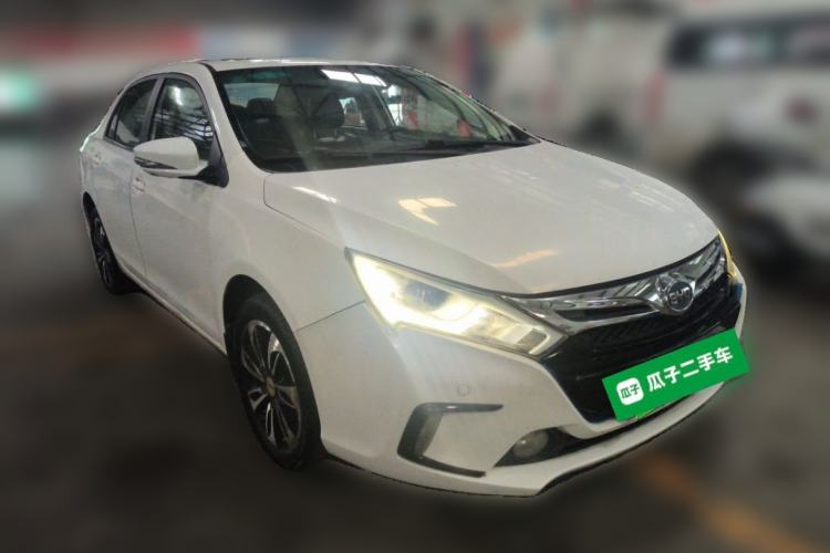 Used BYD Qin New Energy 2015 1.5T Dual-Crown Flagship Edition Front Right 45 Deg