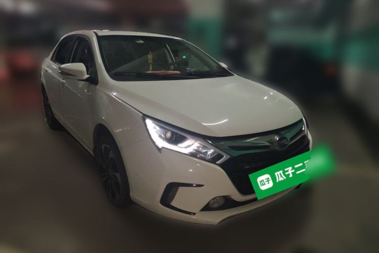 Used BYD Qin New Energy 2015 1.5T Dual-Crown Flagship Edition Front Right 45 Deg