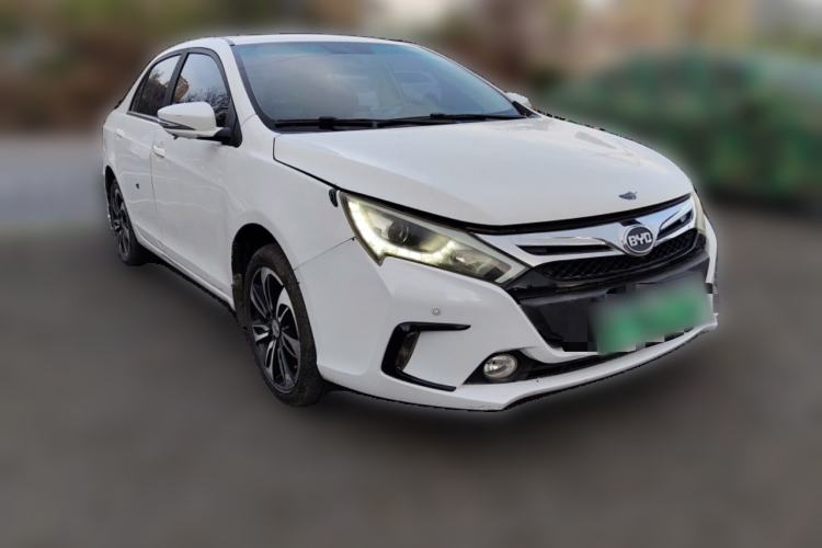 Used BYD Qin New Energy 2015 1.5T Dual-Crown Flagship Edition Front Right 45 Deg