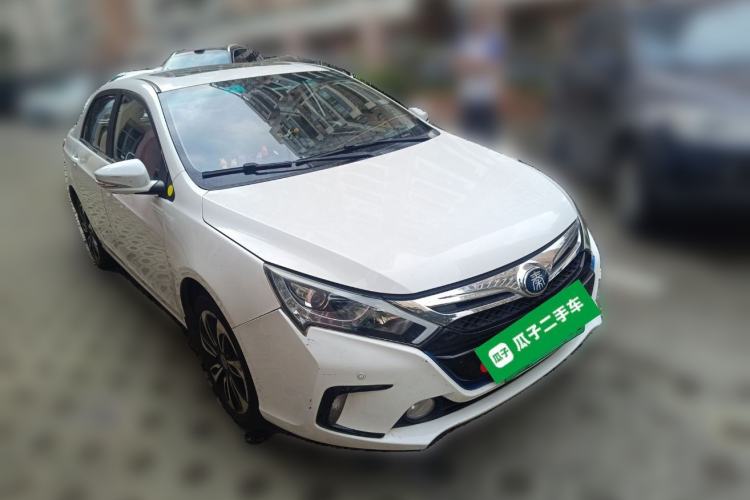 Used BYD Qin New Energy 2015 1.5T Dual-Crown Flagship Plus Edition Front Right 45 Deg