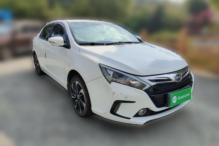 Used BYD Qin New Energy 2015 1.5T Dual-Crown Flagship Edition Front Right 45 Deg