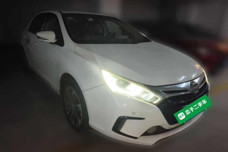 Used BYD Qin New Energy 2015 1.5T Dual-Crown Flagship Edition Front Right 45 Deg
